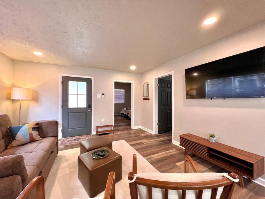 Modern Style Home Near Dt Indy & Major Attractions Indianapolis Zewnętrze zdjęcie