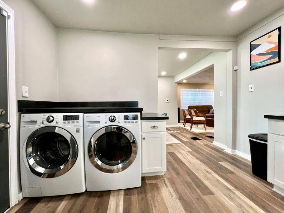 Modern Style Home Near Dt Indy & Major Attractions Indianapolis Zewnętrze zdjęcie